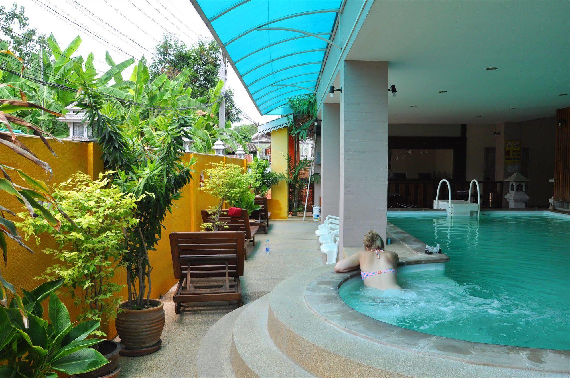Thaphae Garden Guesthouse Чіангмай Екстер'єр фото